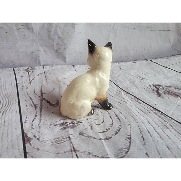Vintage Blue Eyed Winking Siamese Cat Figurine Ceramic - Picture 6 of 6